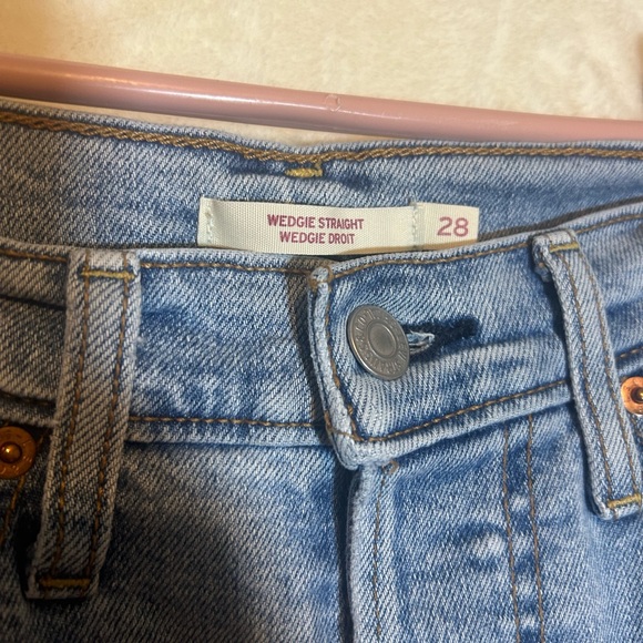 Levi’s Ripped Wedgie Straight Jeans - Picture 3 of 5